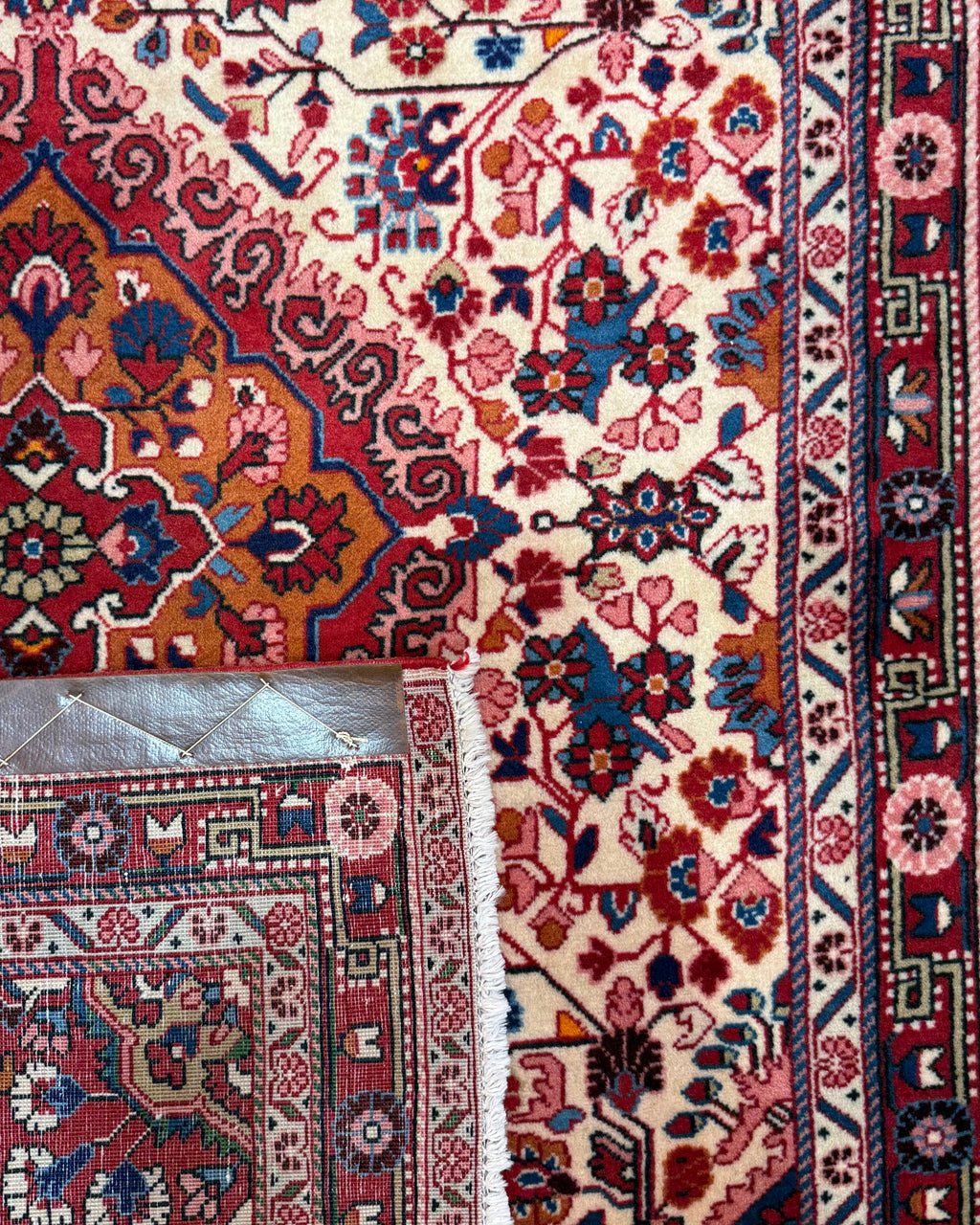 Tappeto persiano Giosan 150x100 cm avorio e rosso con medaglione floreale