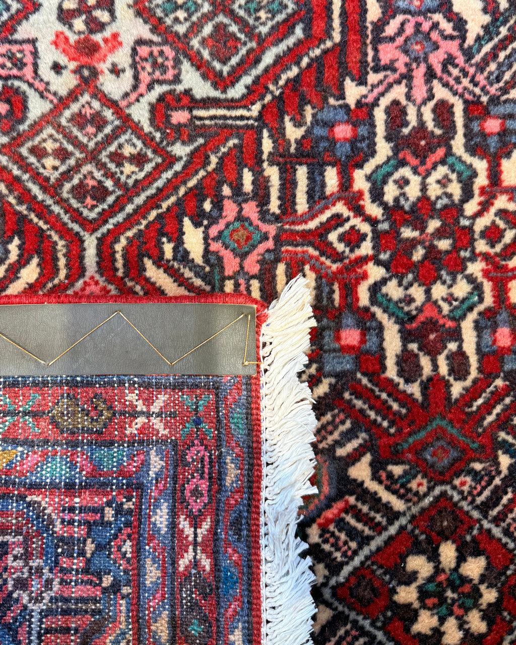 Tappeto persiano Hamedan 130x76 cm rosso e blu con disegno geometrico