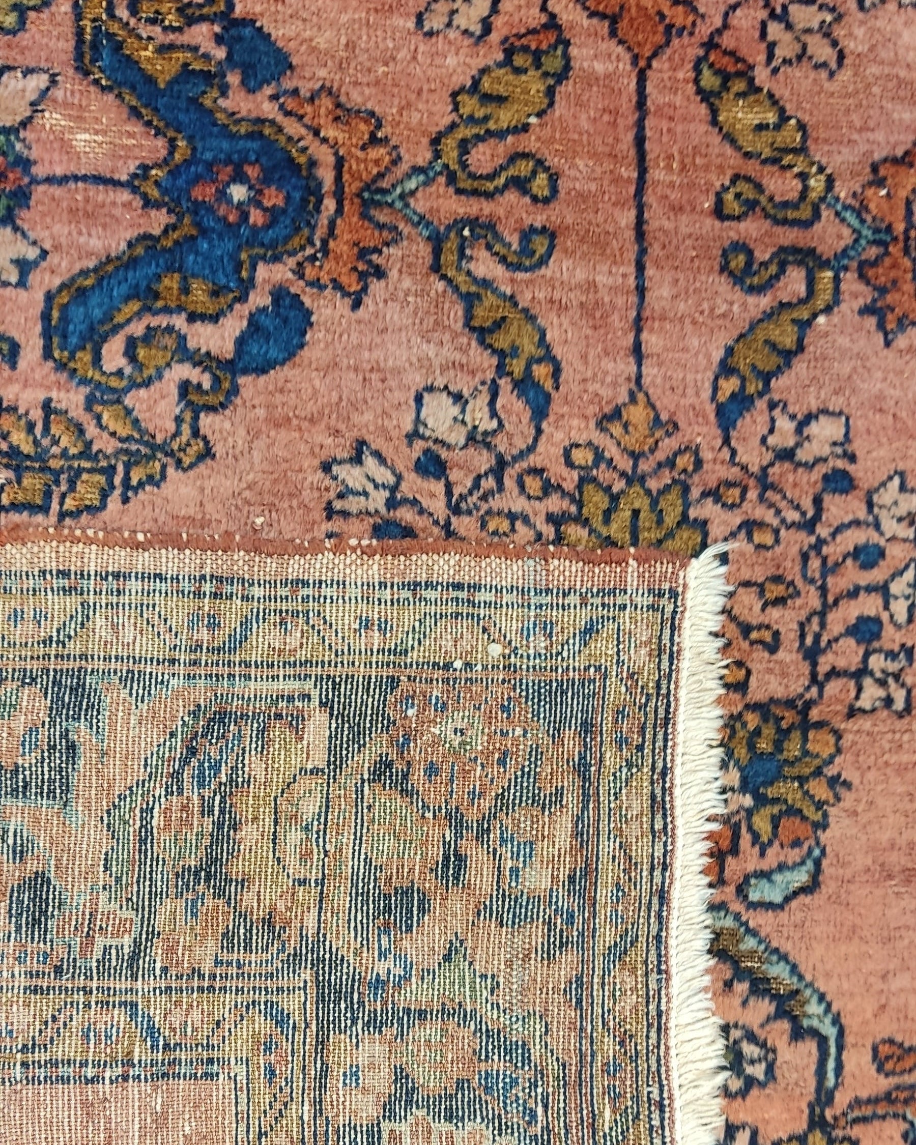 Tappeto persiano Lilihan d'epoca annodato a mano con eleganti motivi floreali su fondo rosa antico, misura 190x155 cm
