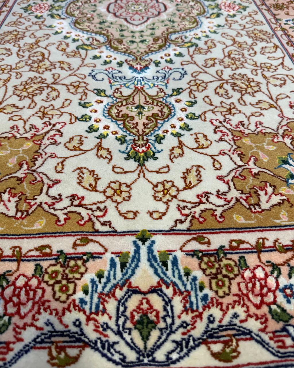 Tappeto persiano Tabriz 60 Raj misto seta 128x74 cm con medaglione
