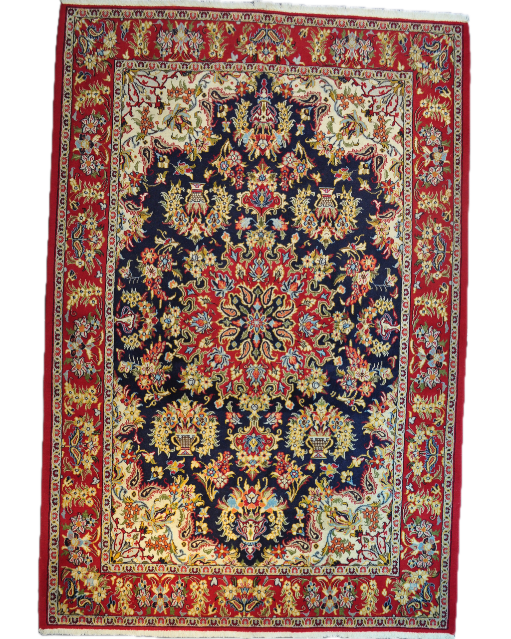Tappeto Qom persiano annodato a mano con fondo blu notte, medaglione centrale e ricchi motivi floreali, misura 214x144 cm