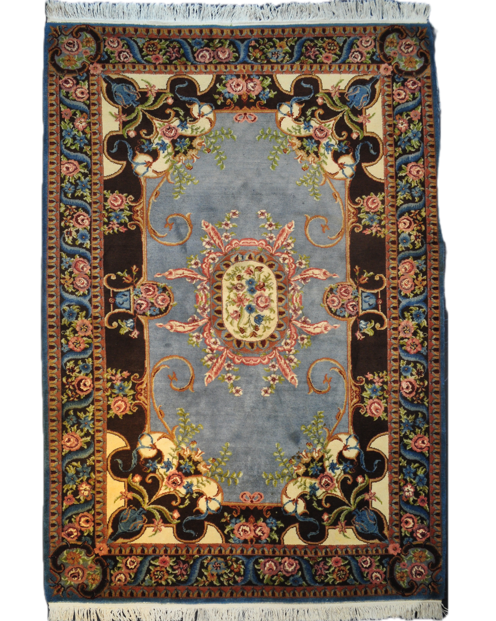 Tappeto Rumeno annodato a mano 252x178 cm con fondo azzurro, medaglione centrale e raffinati motivi floreali.