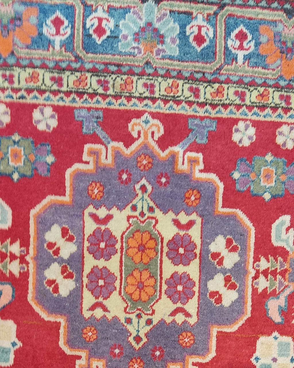 Tappeto Samarkanda annodato a mano con fondo rosso e motivi geometrici dell'Asia Centrale, misura 263x163 cm