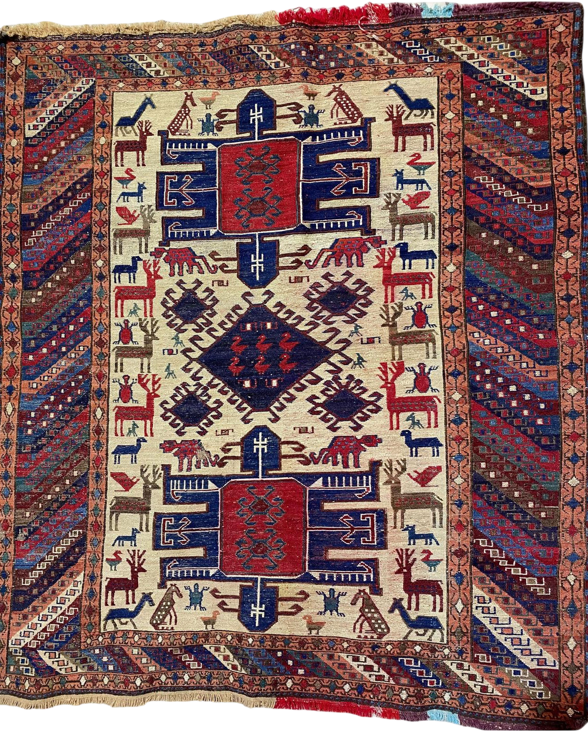 Tappeto Sumak usato 108x97 cm con motivi geometrici e animali stilizzati nei toni del rosso, blu e avorio