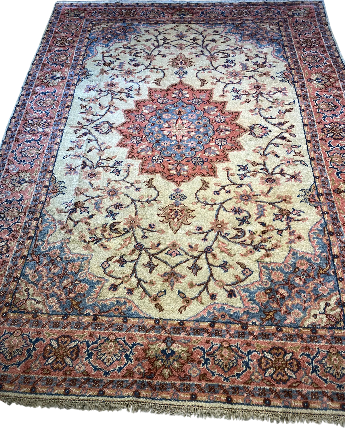 Tappeto turco usato 390x290 cm con medaglione centrale e motivi floreali su fondo avorio
