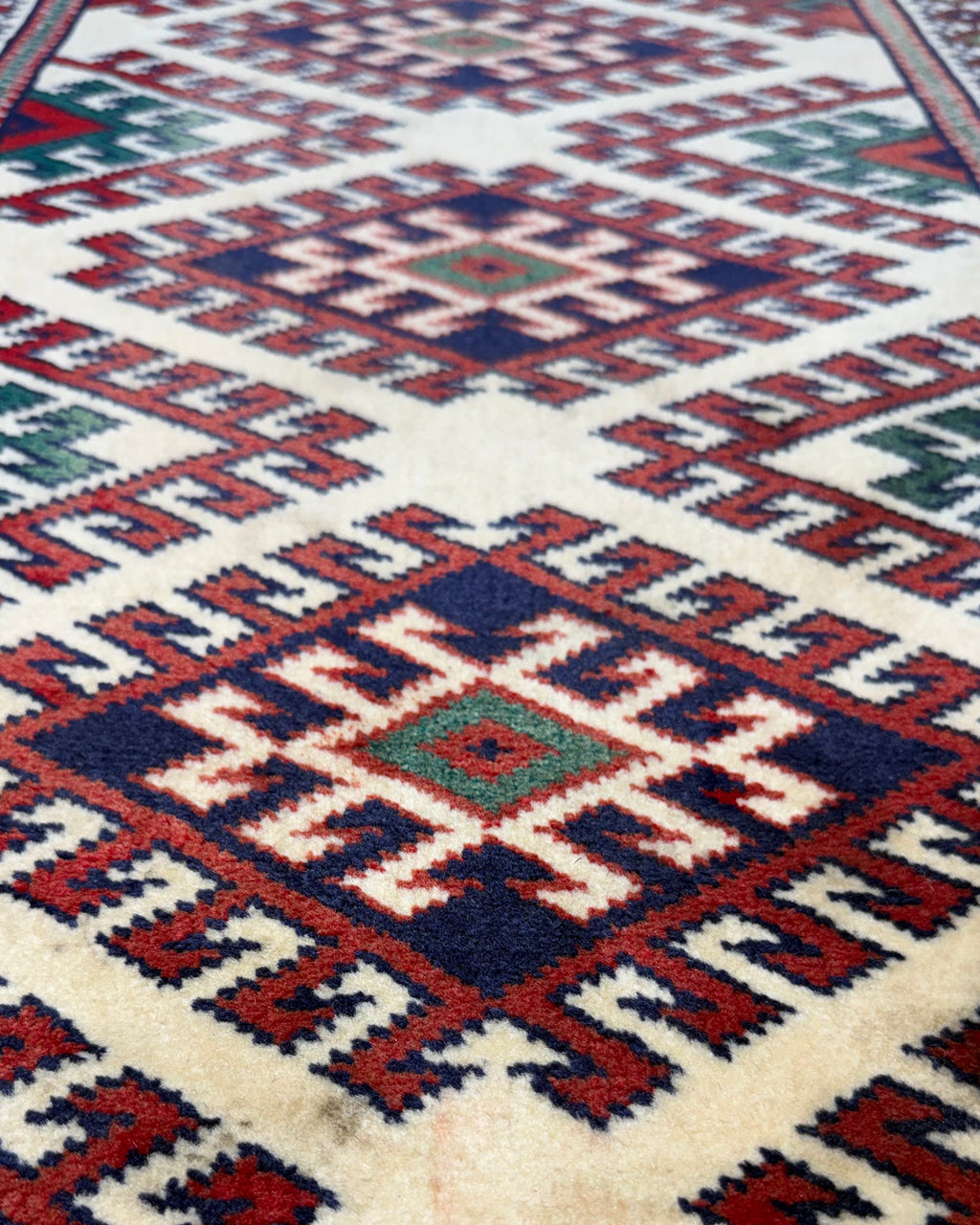 Turkaman 88x62 cm - scendiletto annodato a mano con motivo geometrico